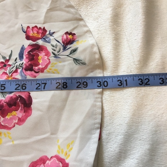 Torrid Cream Floral Relaxed Blouse Top - Picture 7 of 7